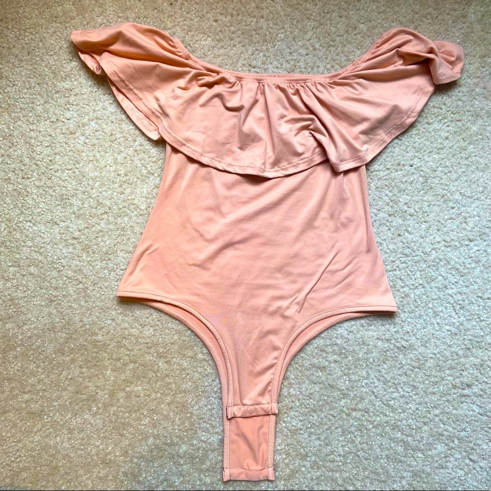 Mara Size M off the shoulder shirt